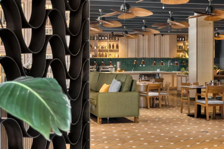 Domes-Lake-Algarve-restaurant
