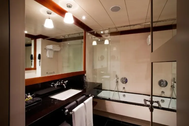 Hotel-1898-bathroom