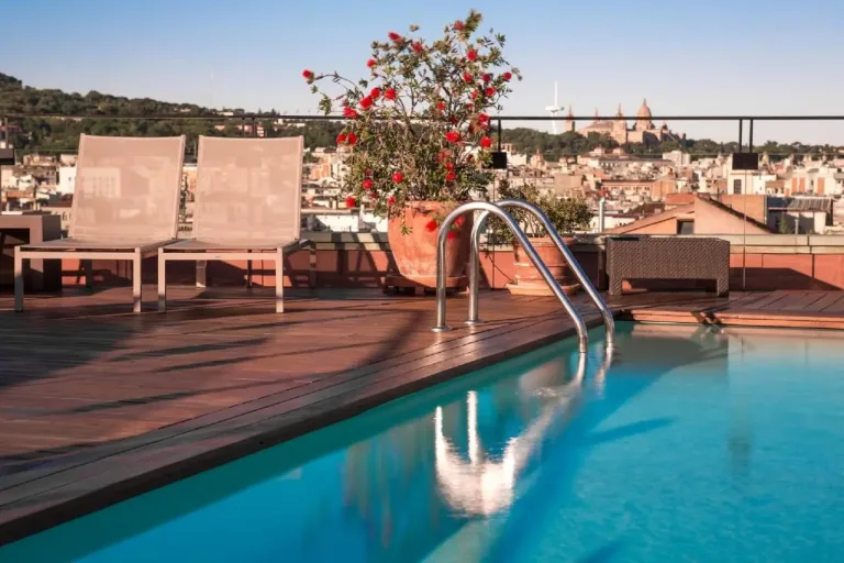 Hotel-1898-rooftop-pool