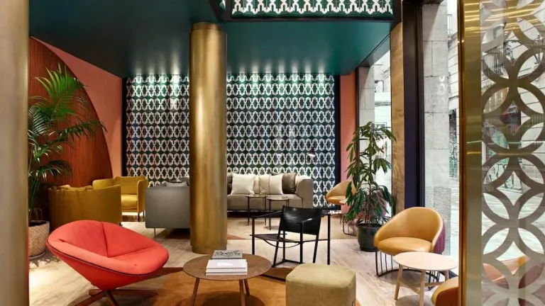 Kimpton-Vividora-Hotel-an-IHG-Hotel-lounge