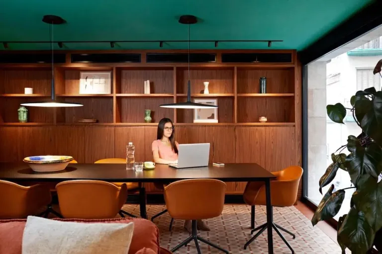 Kimpton-Vividora-Hotel-an-IHG-Hotel-meeting-room