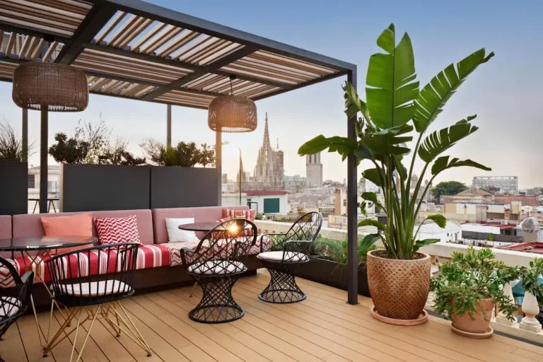 Kimpton-Vividora-Hotel-an-IHG-Hotel-rooftop-terrace