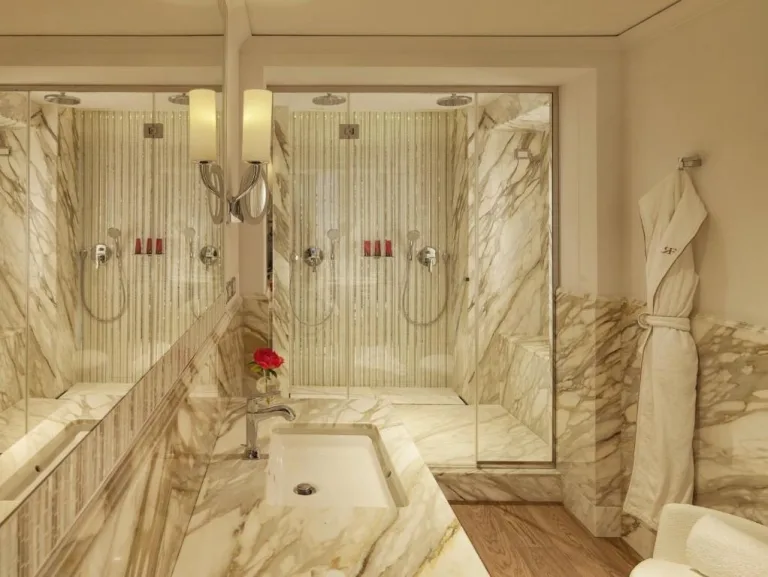 Rocco-Forte-Hotel-De-Russie-bathroom