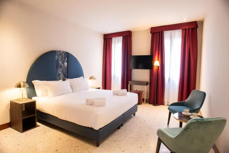 Palazzina Fortuny doublel room Venice Italy