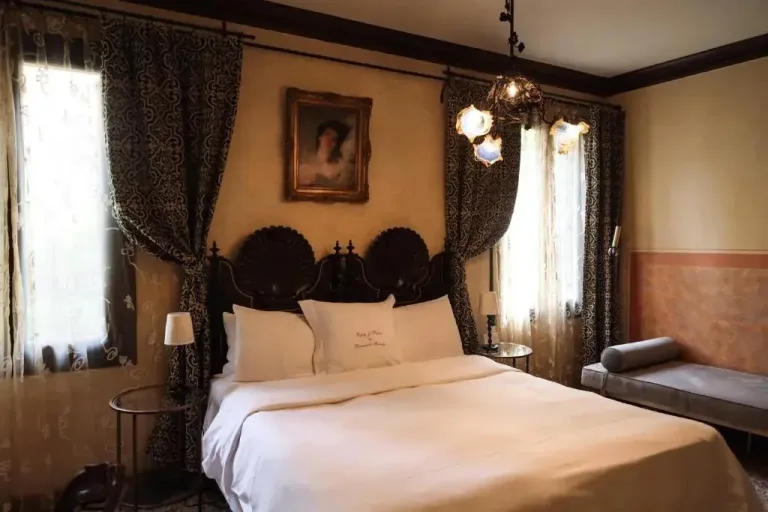 Superior double room Novecento Hotel Venice Italy