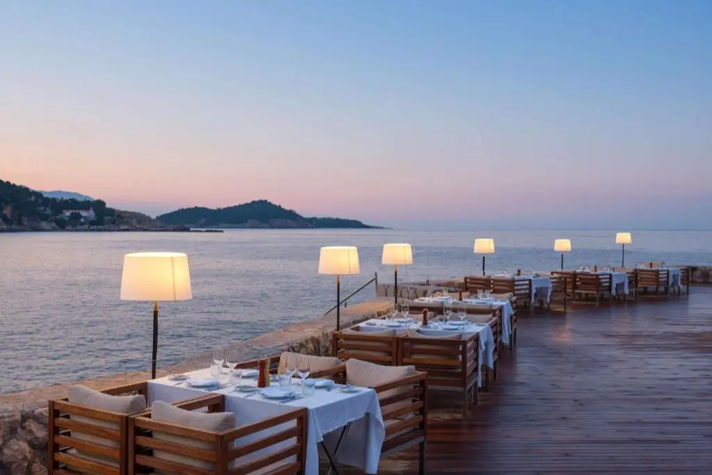 Hotel Rixos Dubrovnik Lapad out door dining with sea view