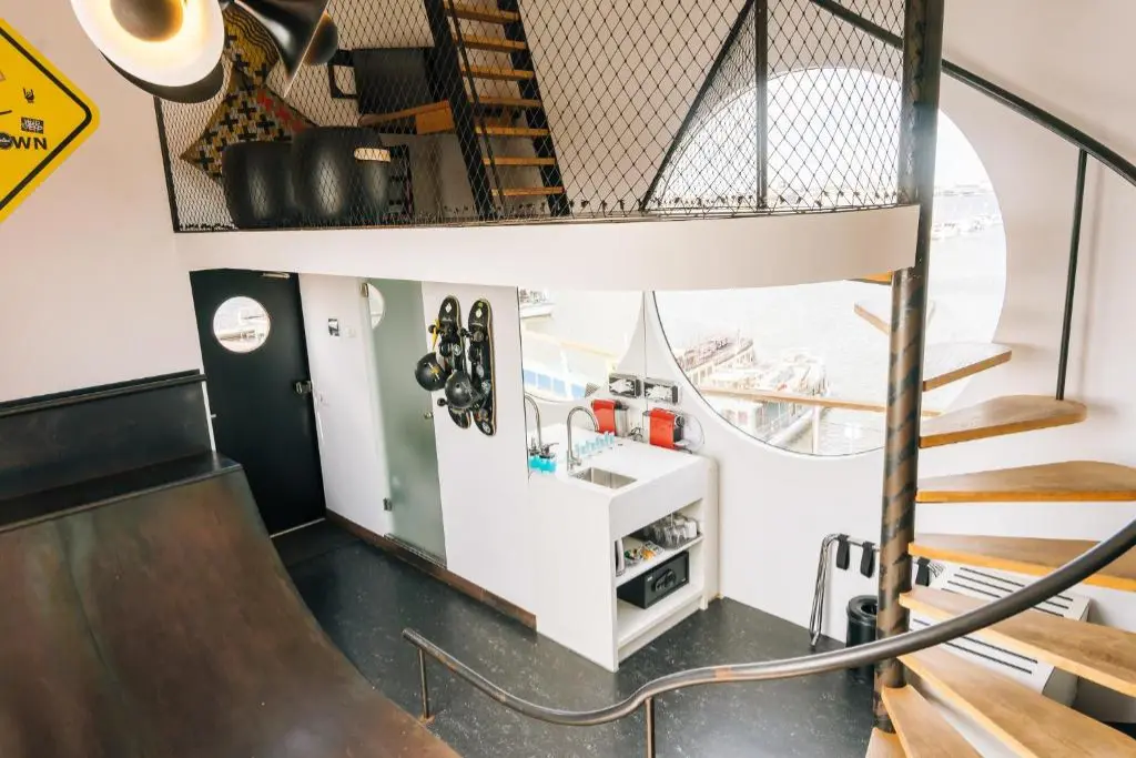 Loft letter B Botel Amsterdam
