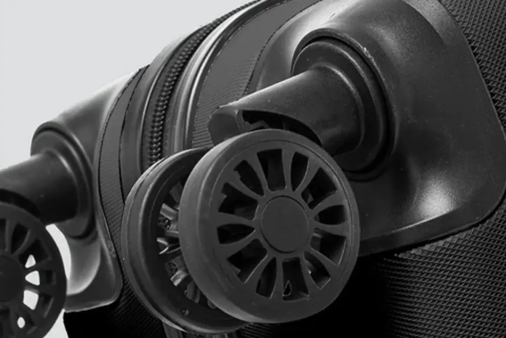 LUGG suitcase wheel detail