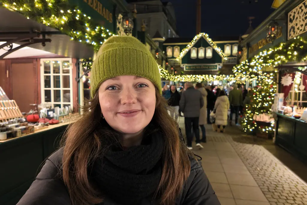 Chelsea at Hamburger Weinachtsmarkt Rathaus Christmas Markt