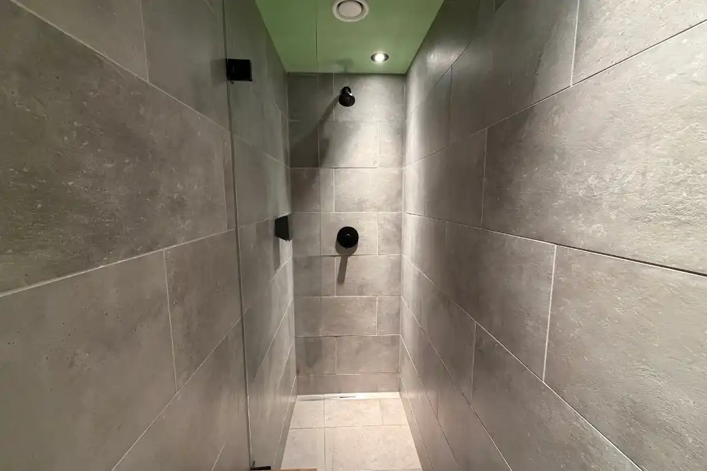 shower area at CAB20 hotel hamburg
