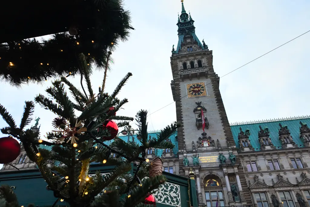 rathaus hamburg christmas market