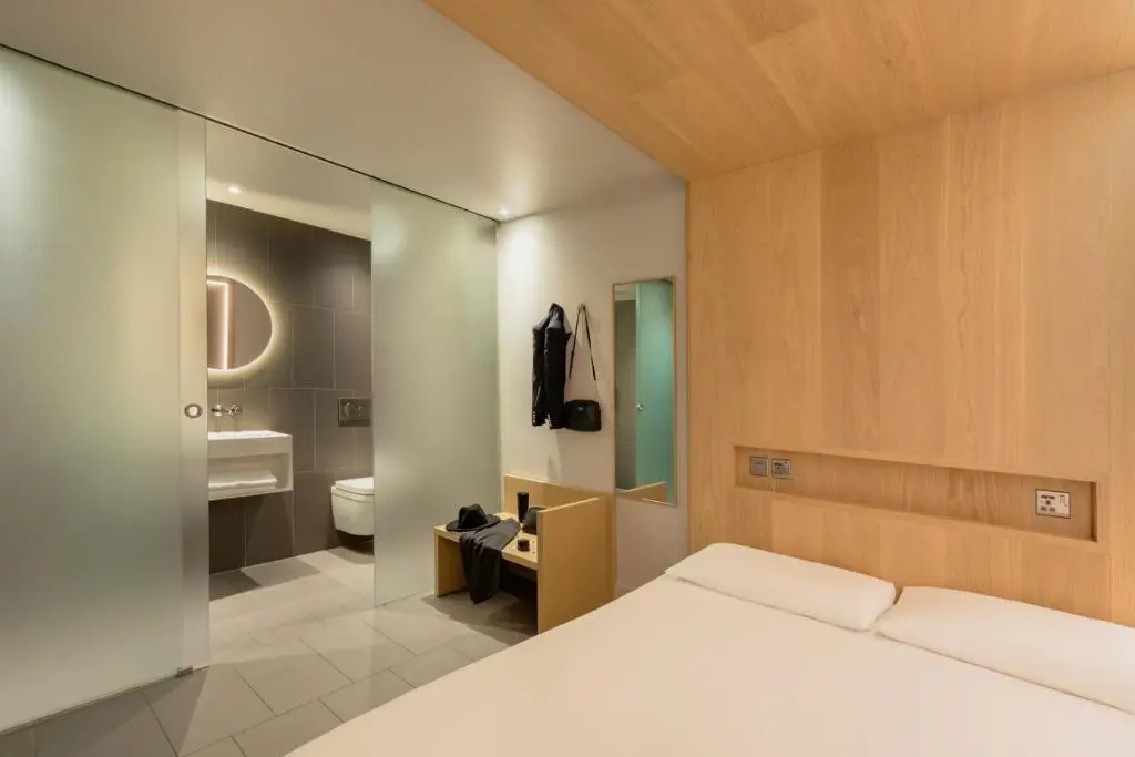 Cocoon double and ensuite Zedwell Piccadilly Circus