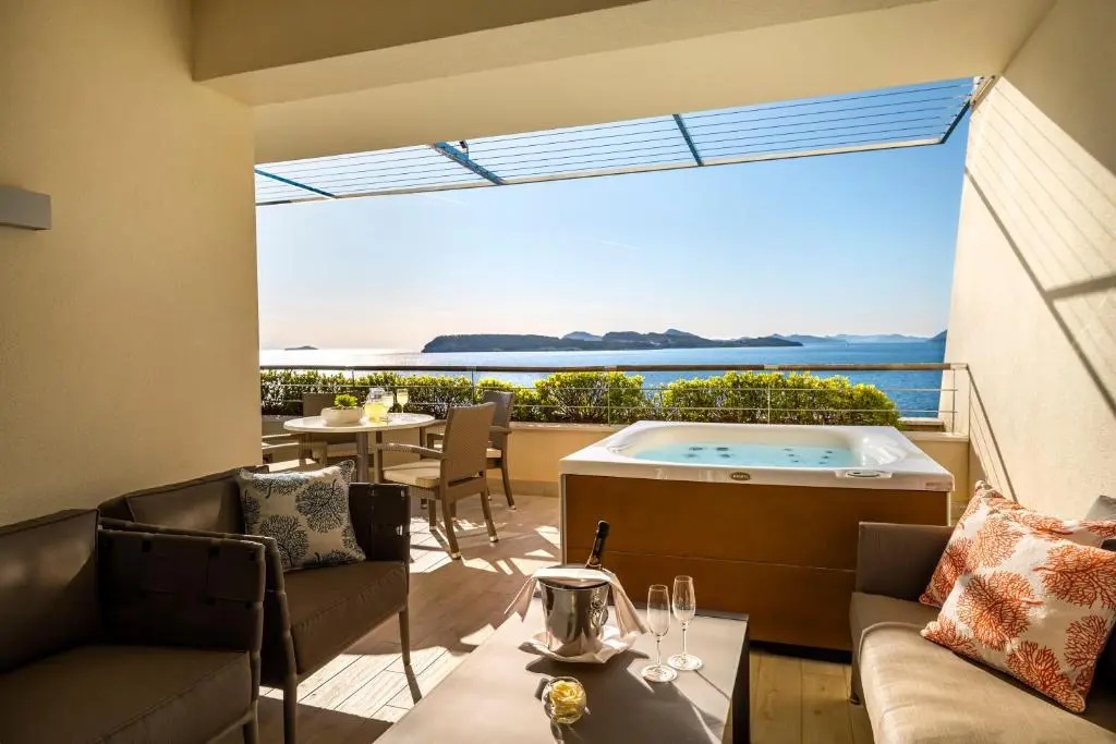 President Hotel, Valamar Collection Dubrovnik room with hottub