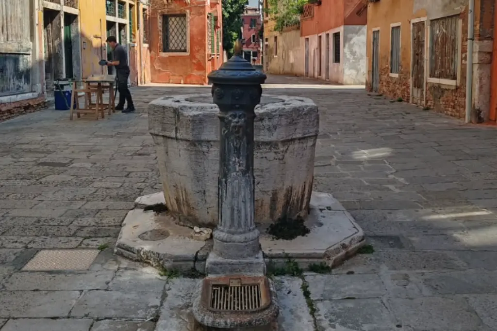 a drinking water fountain in venice italy