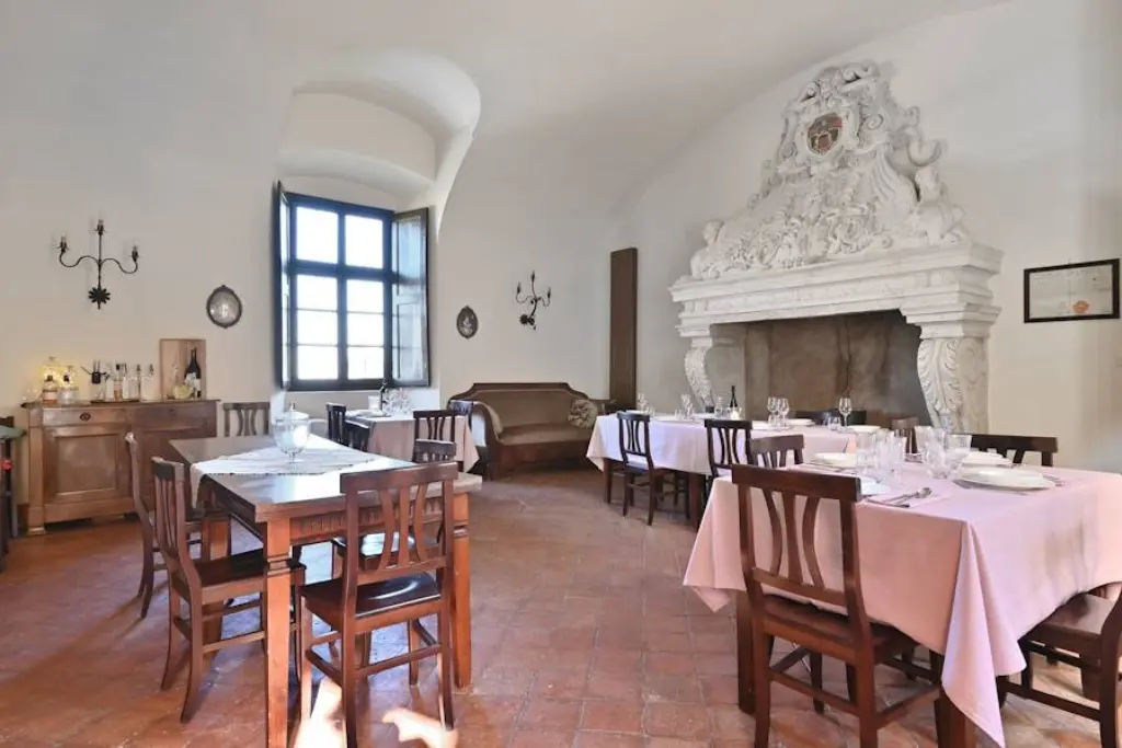 Agriturismo Ma Che Bel Castello dining room