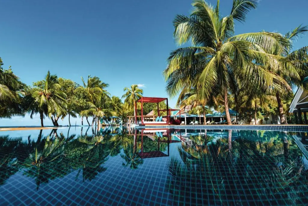 Furaveri Island Resort, Raa Atoll swimming pool