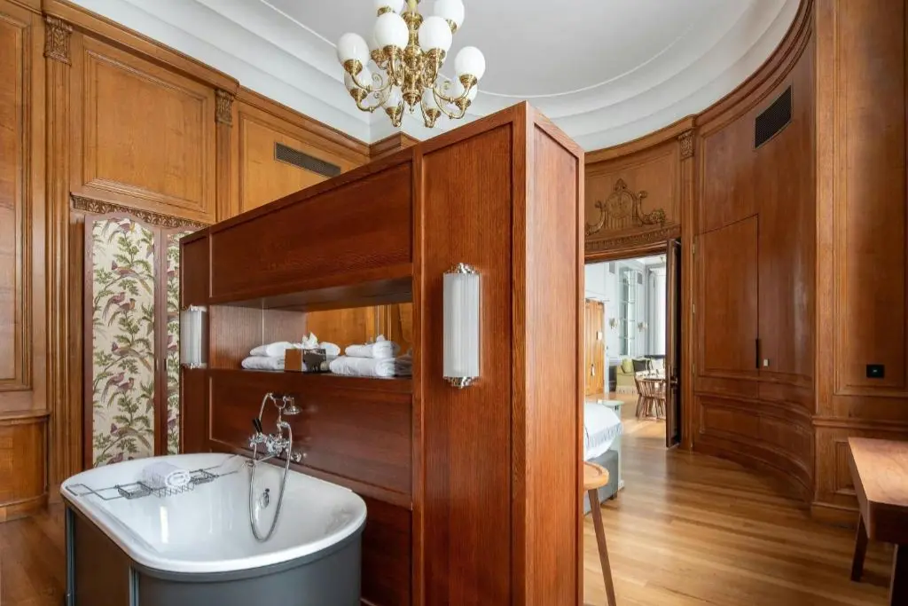 The Edinburgh Grand bathroom