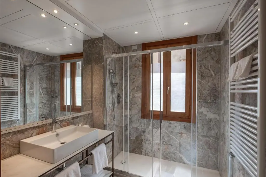 Palazzina Fortuny venice bathroom