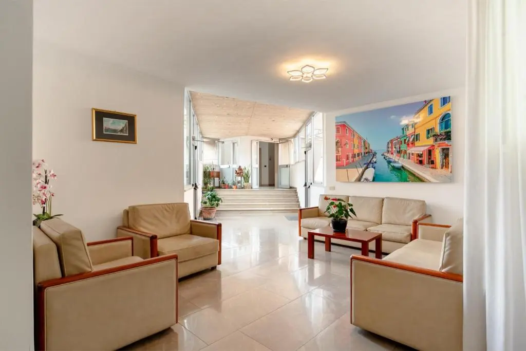 Hotel Aurora Venice seating area