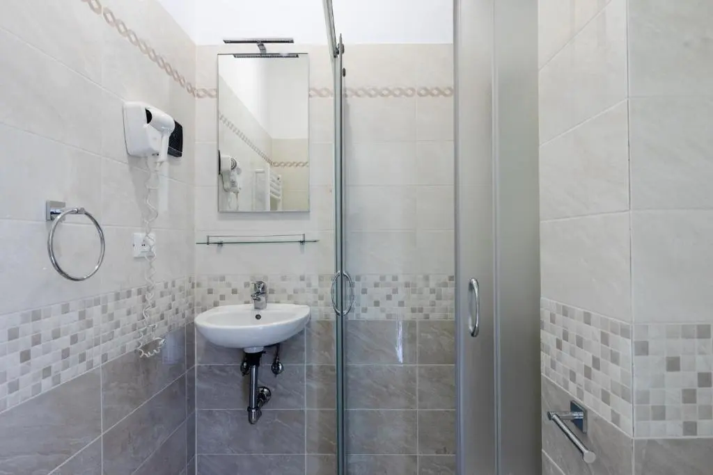 Hotel Aurora Venice bathroom