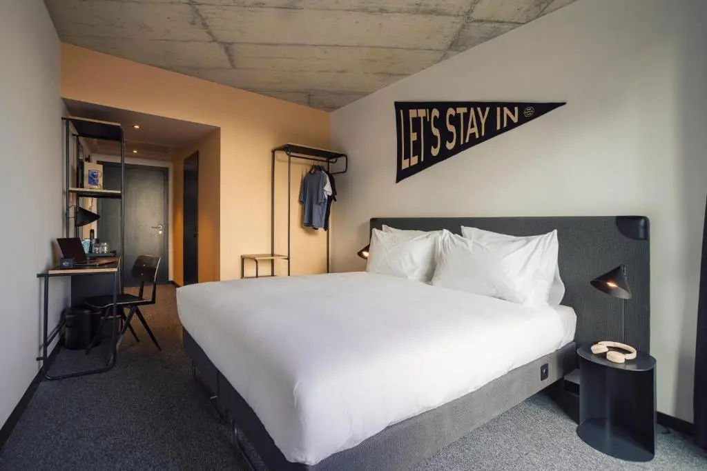 The Social Hub Porto bedroom