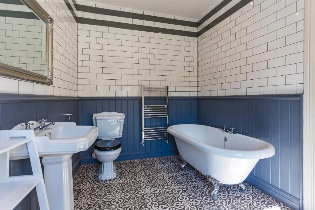 The Dirty Bottles Alnwick Northumberland rooms with rolltop baths