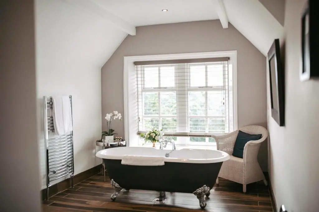 The Woodlands Hotel Leeds luxury double room rolltop bath