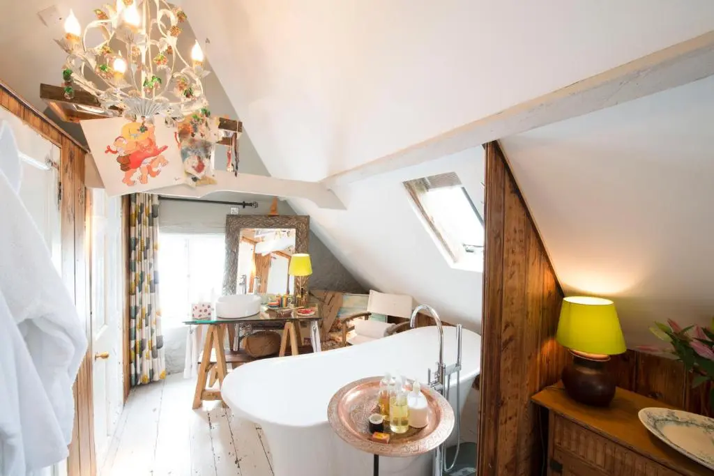 Fuggle room bathtub at Five Bells Inn Brabourne Kent