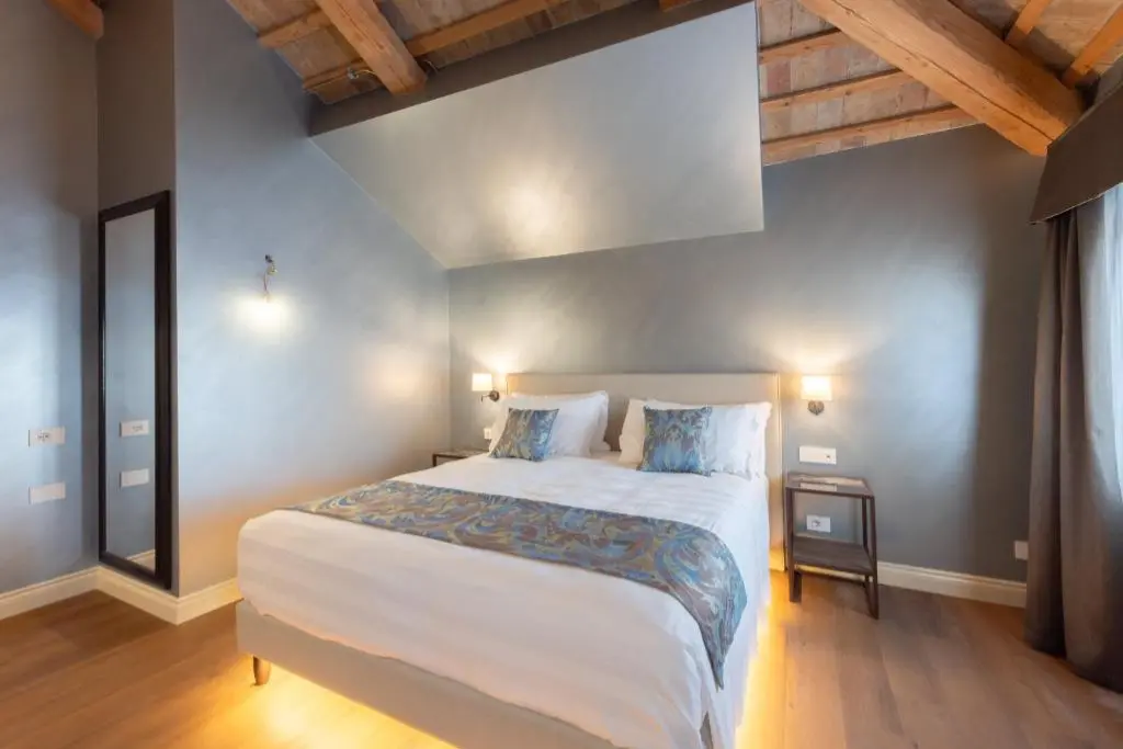 Palazzo Keller Venice Hotel bedroom