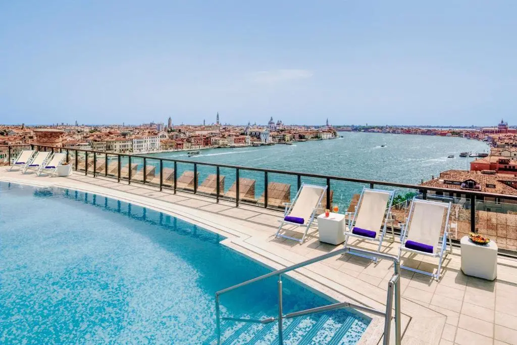 Hilton Molino Stucky Venice swimming pool