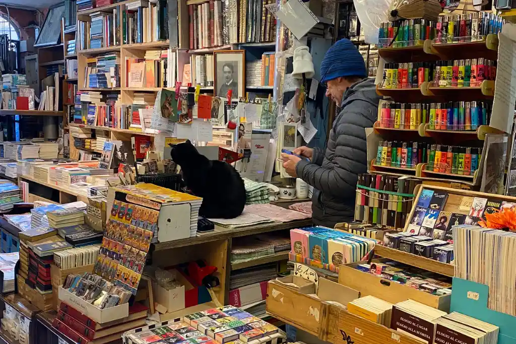 libreria acqua alta bookshop venice
