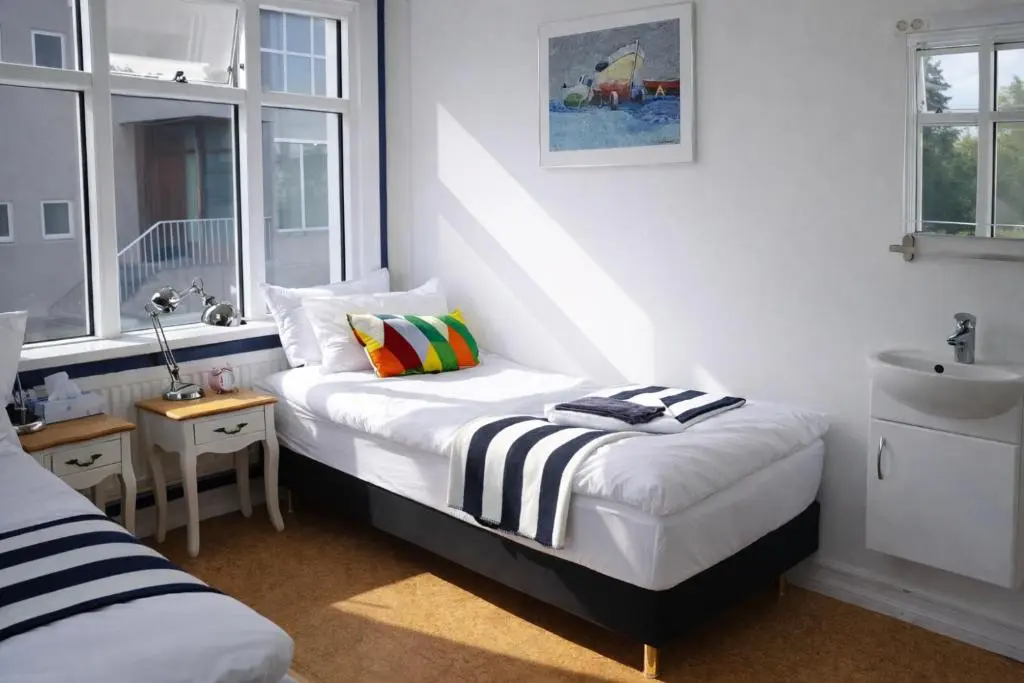 Refurinn Reykjavik Guesthouse twin room