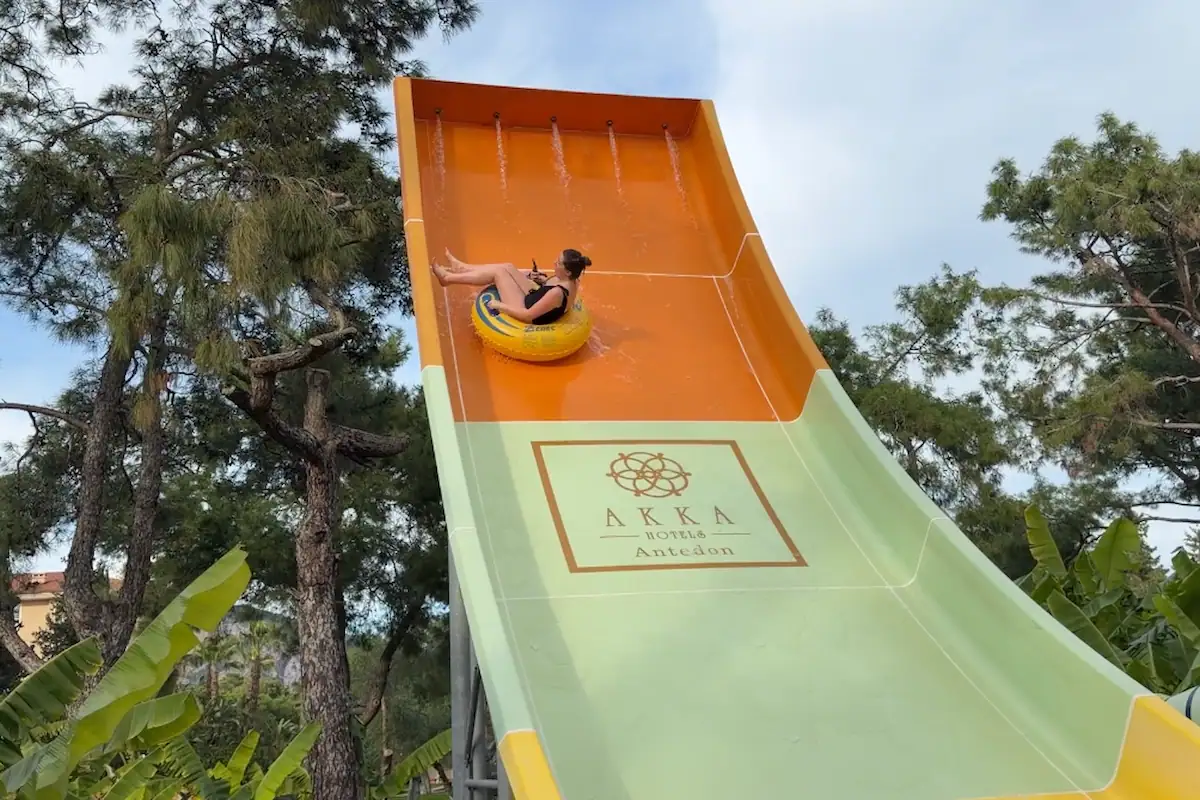 Akka Antedon Water Slide