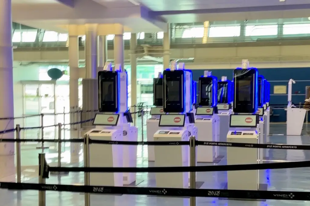 EES kiosks at Porto airport not in use on the first offical day of EES