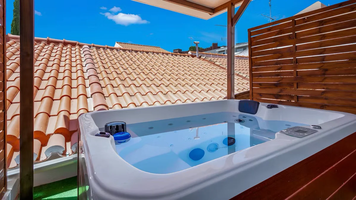 Plum Guide flat in the Algarve with private jacuzzi