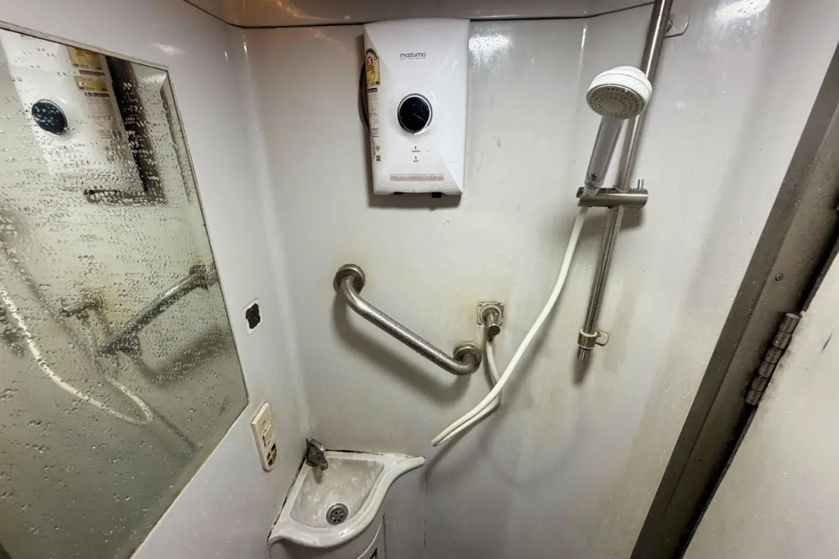 shower in first class on the bangkok to surat thani train
