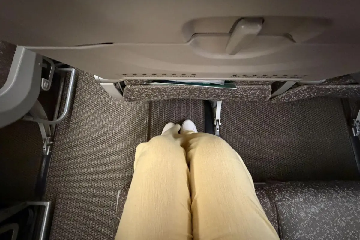 leg room on eva economy